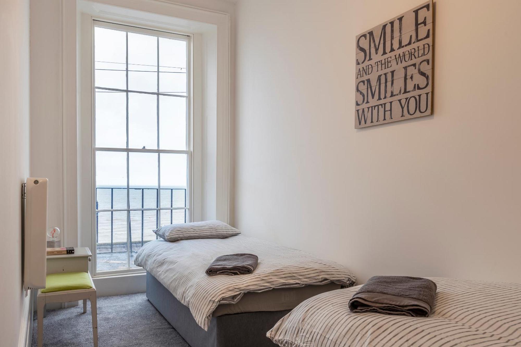 Seaside Serenity: Stylish Sea View Apartments In Herne Bay Dış mekan fotoğraf