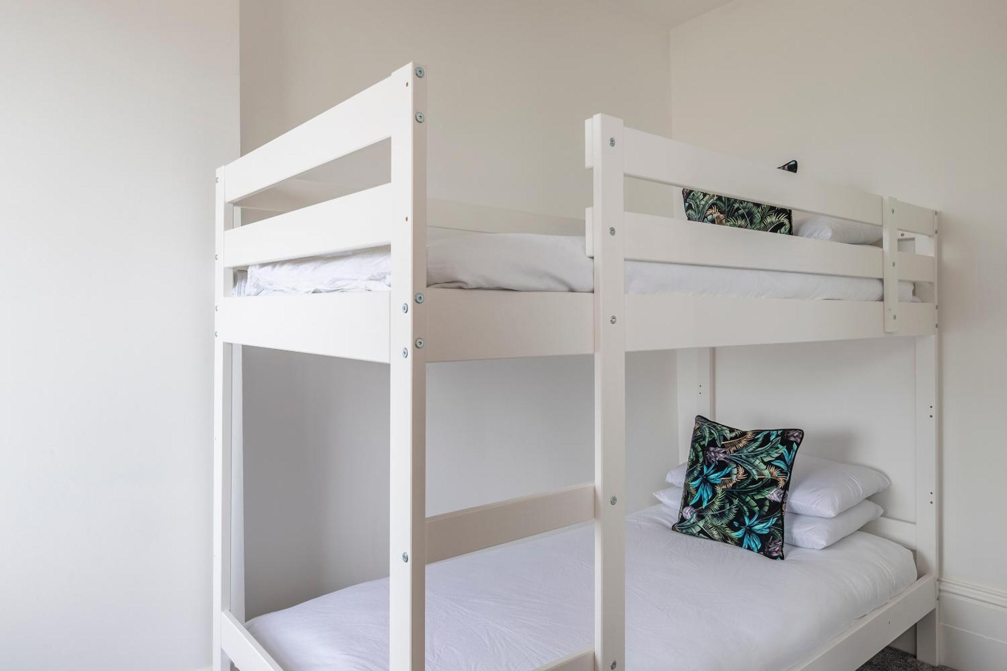 Seaside Serenity: Stylish Sea View Apartments In Herne Bay Dış mekan fotoğraf